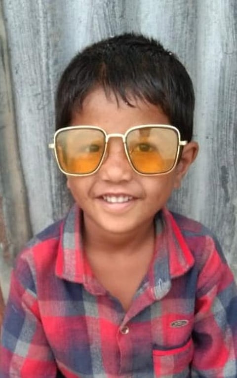 पुणे: ऊस काढण्यासाठी सात वर्षांचा चिमुकला ट्रॅक्टरच्या मागे पळाला, त्याने ट्रॉलीमधील ऊसही मोडला पण…