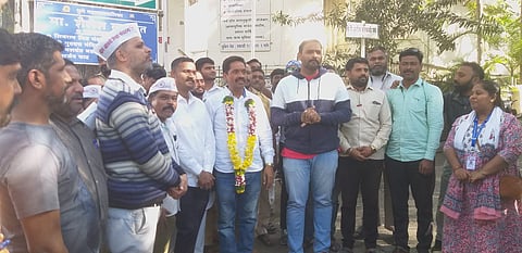 पुणे : रॅपिडो बाईक-टॅक्सी बंद झाल्याबद्दल रिक्षाचालकांनी केला जल्लोष साजरा