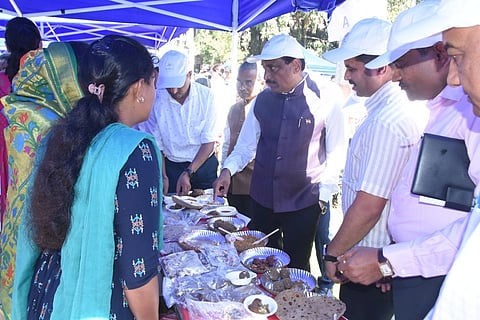 बाजरीचे लाडू, चकली, चिवडा, धपाट्यांवर मारला ताव, तृणधान्यांचे महत्व पटवून देण्यासाठी वर्षभर कार्यक्रम: सुनिल चव्हाण