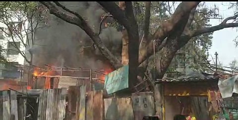 पुणे: स्वारगेटजवळ दुकानाला लागलेली आग आटोक्यात, कुठलीही जीवितहानी नाही