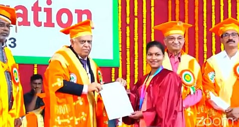 अमरावती : अमृता राऊत यांना पीएचडीमध्ये गोल्ड मेडल