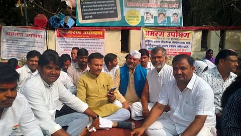 बीड : ऊसतोड कामगारांच्या मुलांचे भविष्य अंधारात; अनेक मागण्यांसाठी धरणे आंदोलन