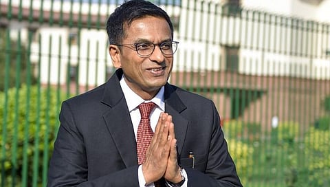 Chief Justice DY Chandrachud : सरन्यायाधीश जेव्हा दोन दत्तक मुलींसह सुप्रीम कोर्टात येतात…