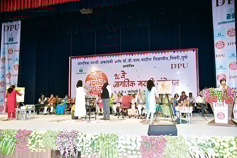 पिंपरी : जागतिक मराठी संमेलनात हृदयस्पर्शी कवितांचे सादरीकरण