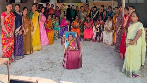 हिंगोली : सावित्रीबाई फुले जयंतीनिमित्त कर्तृत्ववान महिलांचा सन्मान