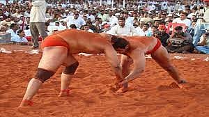 महाराष्ट्र केसरी कुस्ती स्पर्धेतील पंचांना धमकी, मुंबई पोलीस दलातील शिपायाचा फोन; सिकंदर-महेंद्र लढतीचा निर्णय वादात