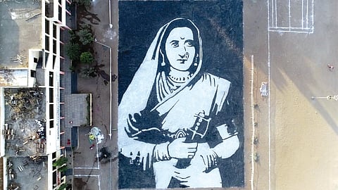 जामखेडमध्ये 15 हजार चौरस फुटांत राजमाता जिजाऊंचे जगातील सर्वांत मोठे रेखाचित्र