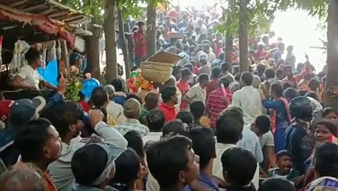 Odisha Stampede : कटकमधील मकर यात्रेत चेंगराचेंगरी; मुलांसह १२ जण गंभीर जखमी