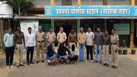 नाशिकरोड : श्रीरामपुरातून साडेसहा लाखांची रोकड चोरणाऱ्या तिघांना जेरबंद करणारे उपनगर पोलिस ठाण्याचे उपनिरीक्षक विकास लोंढे, हवालदार संजय ताजने, विनोद लखन, सूरज गवळी, पंकज करपे, राहुल जगताप, संदेश रघतवान आदी पथक. (छाया: उमेश देशमुख)