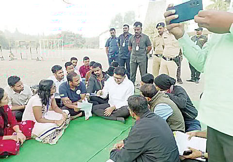 नगर : राहुरी विद्यापीठ विद्यार्थ्यांचे आंदोलन सुरूच ; 70 विद्यार्थ्यांची प्रकृती खालावली