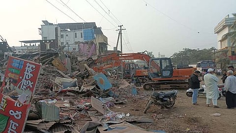 रात्रीत दुकाने जमीनदोस्त