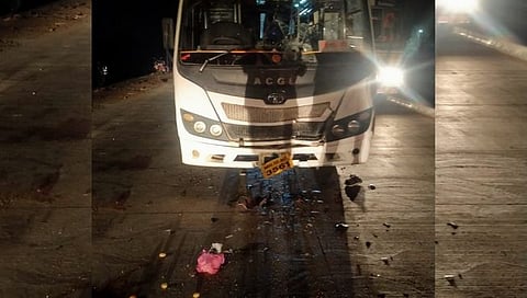 हिंगोली : भाटेगाव येथे ट्रॅव्हल्स- मोटरसायकल अपघातात एक ठार