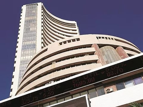 Stock Market Updates | सेन्सेक्स ४५० अंकांनी घसरला, जाणून घ्या JFS शेअर्सची स्थिती?