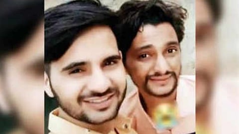 नियतीचा घाला ! ९०० किलोमीटर लांब तरीही जुळ्या भावंडांची काही तासांच्या अंतराने ‘एक्झिट’