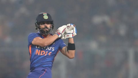 Virat kohli : विराटचा ‘वन डे’मध्ये मोठा धमाका; सर्वाधिक धावा करणाऱ्या यादीत टॉप 5 मध्ये