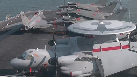 फ्रेंच नौदलाचा वाहक स्ट्राइक गटाचा भारतीय नौदलासोबत ‘वरुणा’ हवाई-समुद्री संयुक्त’ सराव