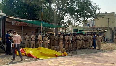 आटपाडी : आवळाईत विना परवाना बसवलेला शिवाजी महाराजांचा पुतळा हटवला; ग्रामस्थांत नाराजी