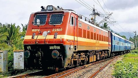 कोयना एक्स्प्रेस दोन तास पडली बंद; प्रवाशांचे हाल