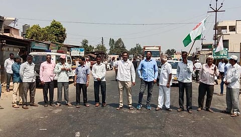 कोल्हापूर : कागल-मुरगुड रस्त्यावर स्वाभिमानीचा चक्काजाम