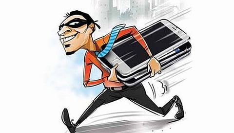 नाशिक : लासलगावला दुकान फोडून लाखाेंचे मोबाइल लंपास