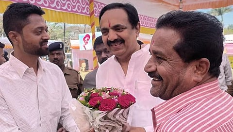 सांगली : आमदार जयंत पाटील यांच्याकडून जुने स्नेही बी. के. पाटील यांची विचारपूस