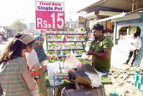 बेल्हे : अपंगत्वावर मात करीत तरुण बनला कुटुंबाचा आधार !