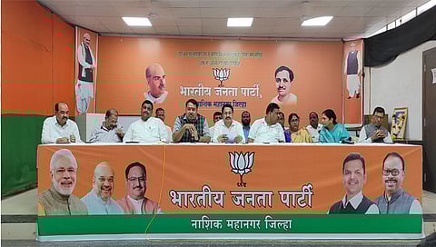 नाशिक : वसंतस्मृती येथे प्रदेश कार्यकारिणी बैठकीच्या नियोजनासंदर्भात नाशिक महानगराची बैठकीत उपस्थित आध्यात्मिक आघाडी प्रदेश संयोजक आचार्य तुषार भोसले, रोहिणी नायडू, महिला मोर्चा अध्यक्षा हिमगौरी आडके आदी.