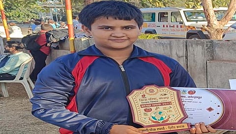 Kolhapur : विद्या मंदिर म्हाकवे शाळेच्या विद्यार्थिनीचे कुस्ती स्पर्धेत यश; जिल्ह्यात प्रथम क्रमांक