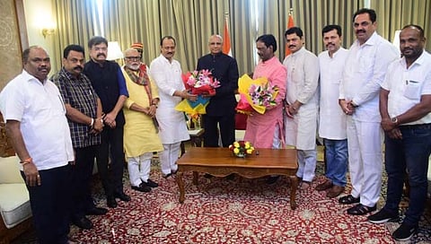 अजित पवार यांच्या नेतृत्वाखाली विरोधी पक्षनेत्यांनी घेतली राज्यपालांची भेट