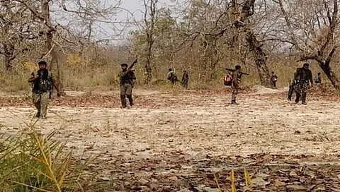 छत्तीसगडमध्ये नक्षलवाद्यांशी झालेल्या चकमकीत ३ डीआरजी जवान शहीद