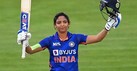 Harmanpreet Kaur : 150 टी-20 सामने खेळणारी जगातील पहिली क्रिकेटर