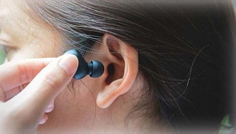 तरुणाईच्या कानात सर्रास हेडफोन; कर्णबधिरतेचा धोका