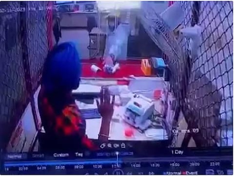 PNB : पंजाब नॅशनल बँकेला लुटले