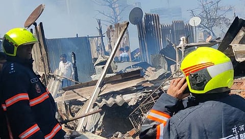 मालाड झोपडपट्टीत भीषण आग