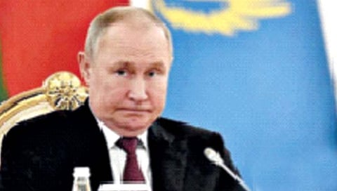 युक्रेनच्या खांद्यावर बंदूक ठेवून काय लढता? स्वत: मैदानात या!