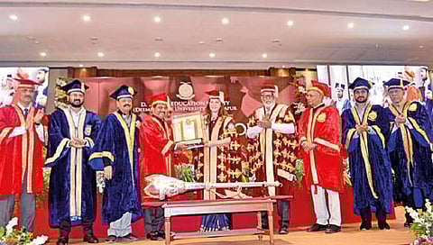 कोल्हापूर : वैद्यकीय विद्यार्थ्यांनी संशोधनाकडे वळावे : डॉ. साळुंखे