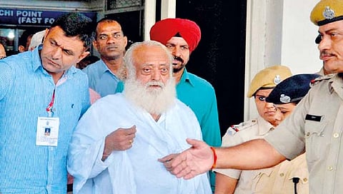 गुन्हा : आसारामच्या जन्मठेपेनंतर