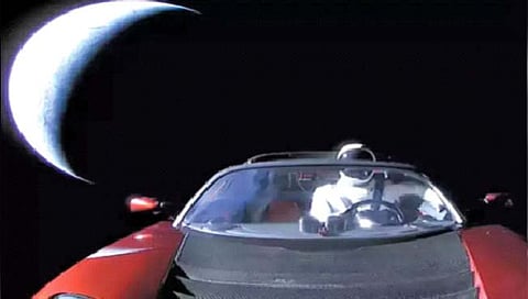 अंतराळात आता कुठे आहे ‘ती’ कार?