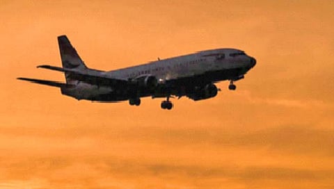 हवाई सुंदरीने दिल्या विमान प्रवासासाठी टिप्स