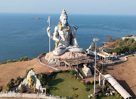 Mahashivratri Murudeshwar : मुरुडेश्वरला कधी गेलाय का? नक्की प्लॅन करा