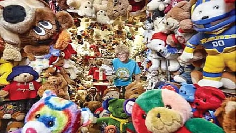 टेडी बीयर जमवण्याचा ’तिचा’ विक्रमी छंद