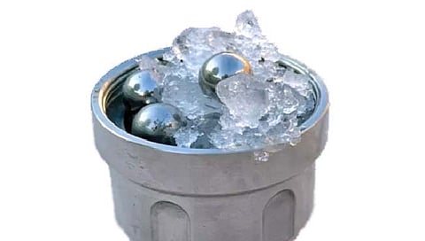 पाण्याइतकीच घनता असलेल्या वेगळ्या बर्फाची निर्मिती