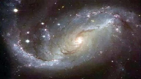 दोन तार्यांची धडक अन् अंतराळात सोन्याचे झरे