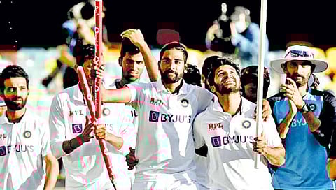 IND vs AUS : होळकर मैदानावर टीम इंडियाचे वर्चस्व