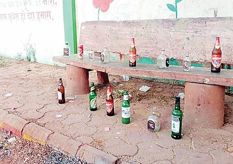 हडपसर : अमरकॉटेज भागातील मैदान मद्यपींचा अड्डा!