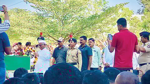 पारनेर : शहीद कॅप्टन औटींना भावपूर्ण निरोप; लष्करी सेवेत असताना झाले निधन