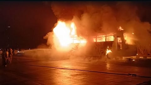 सायन पनवेल महामार्गावर बसला आग