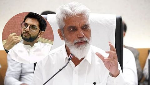 आदित्य ठाकरे, दादा भुसे