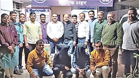 हुक्का पार्लरवर छापा,www.pudhari.news