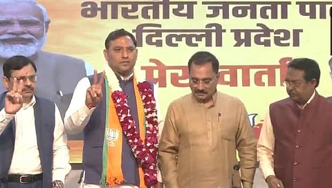 Delhi : ‘आप’ला धक्का; एमसीडी निवडणूक जिंकूनही नगरसेवकाचा भाजपमध्ये प्रवेश